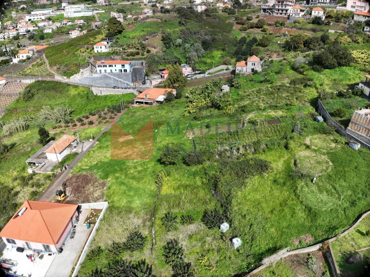 Plot of land for sale with a Gemini House project in Campanário.