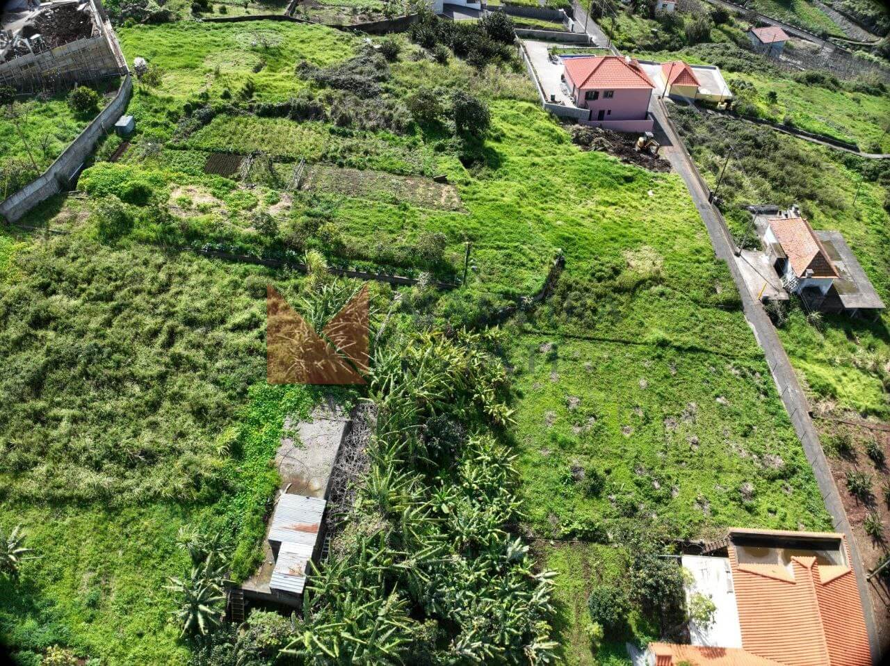 Plot of land for sale with a Gemini House project in Campanário.