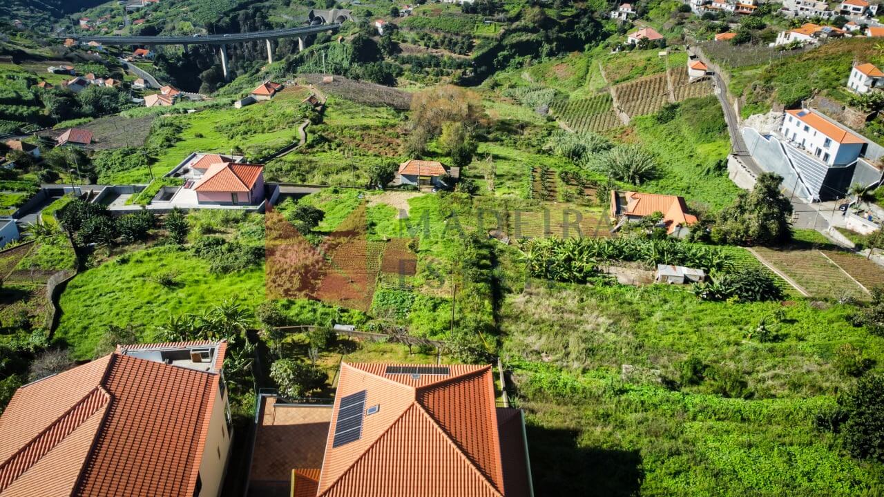Plot of land for sale with a Gemini House project in Campanário.