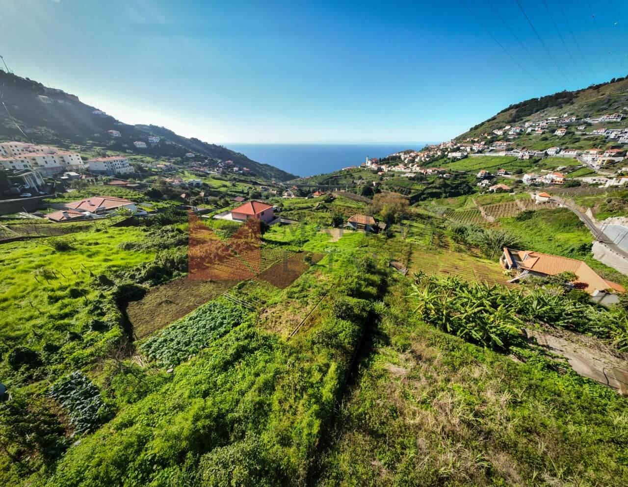 Plot of land for sale with a Gemini House project in Campanário.