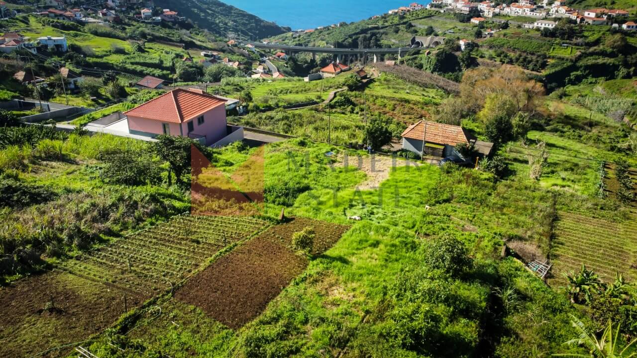 Plot of land for sale with a Gemini House project in Campanário.