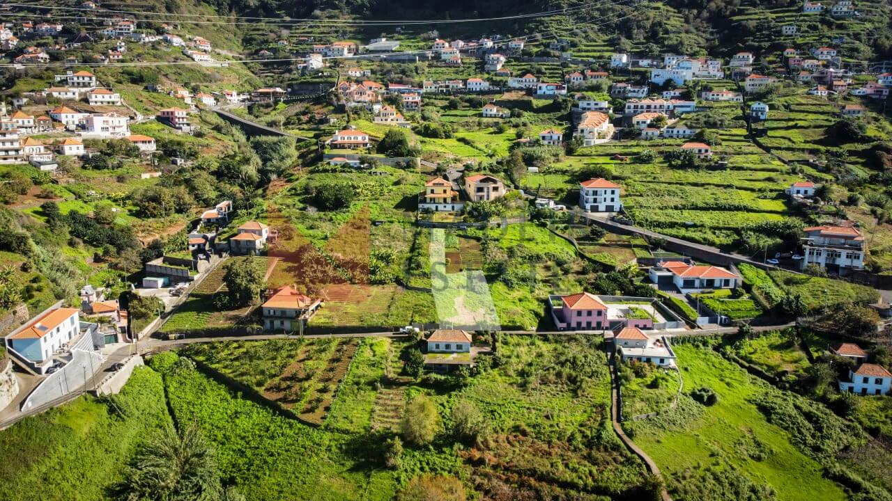 Plot of land for sale with a Gemini House project in Campanário.